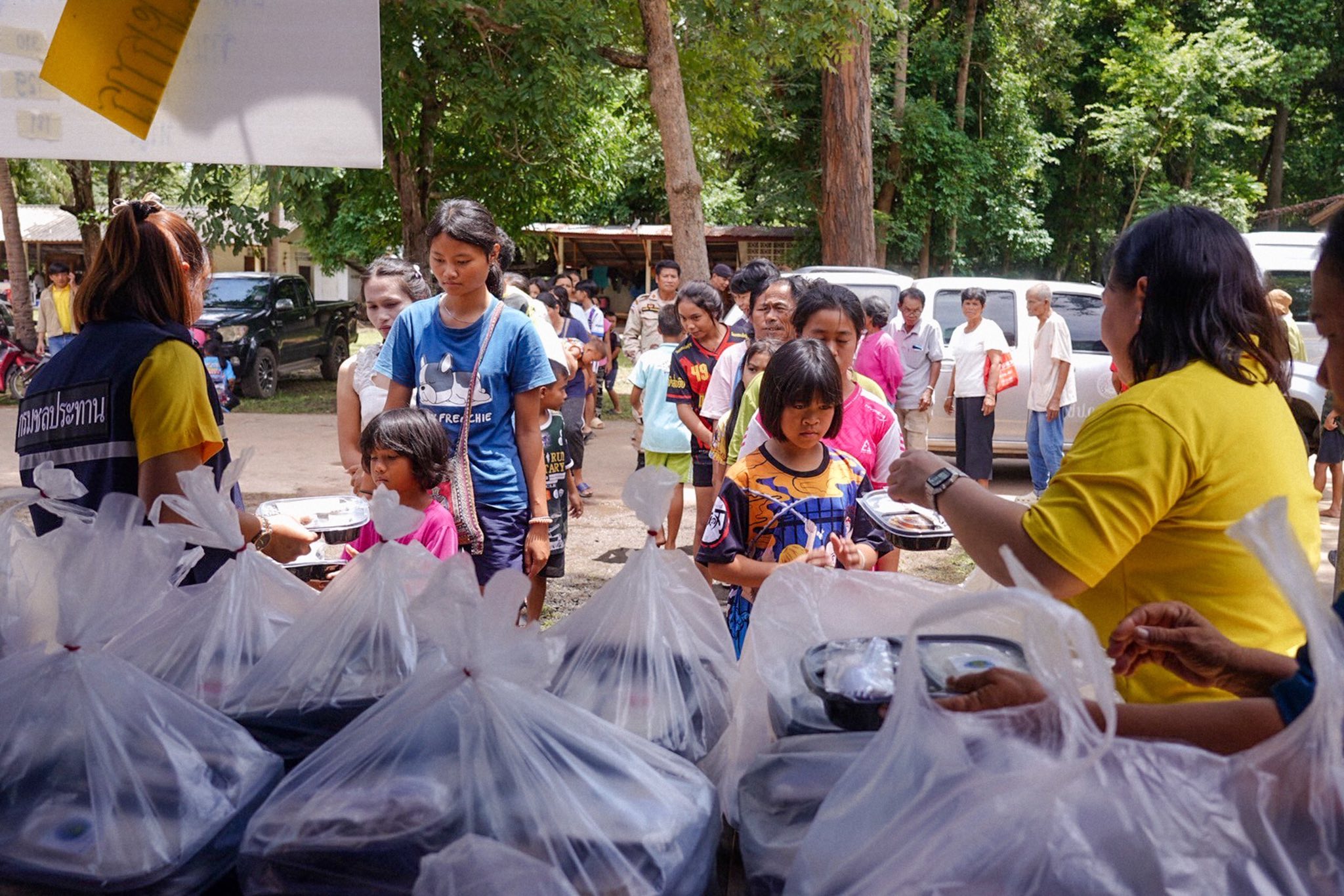 กรมชลฯ ปันน้ำใจ ช่วยเหลือผู้ประสบภัยจากเหตุปะทะชายแดนไทย–กัมพูชา อย่างต่อเนื่อง
