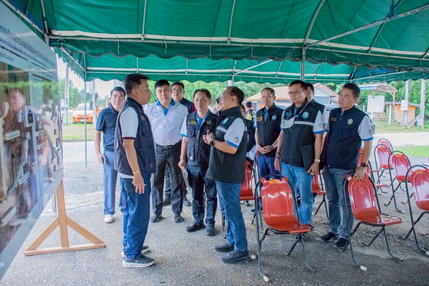 อธิบดีกรมชลประทาน ลงพื้นที่ติดตามสถานการณ์น้ำและการบริหารจัดการน้ำคลองมะขามเฒ่า-อู่ทอง