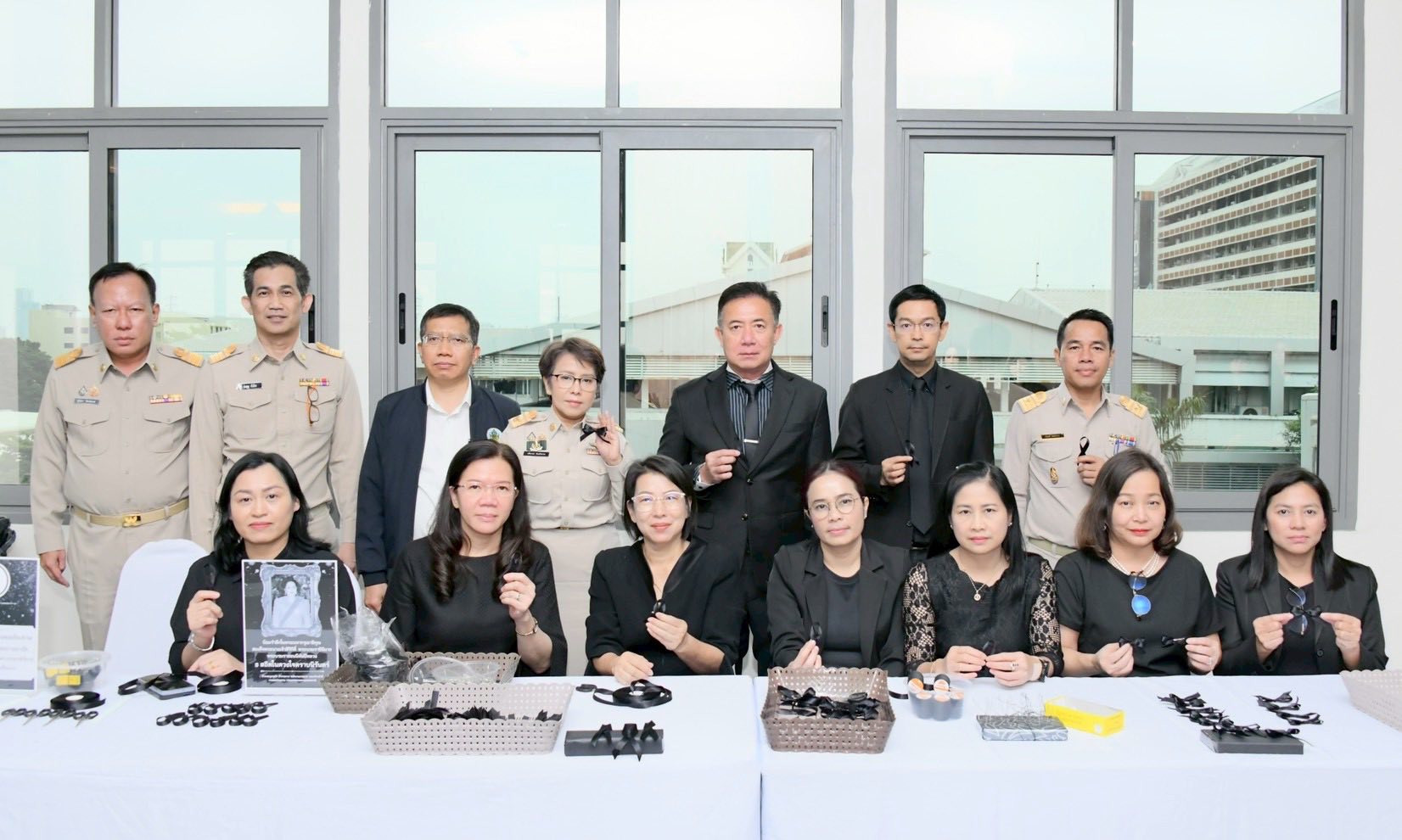 สำนักบริหารทรัพยากรบุคคล กรมชลประทาน เชิญชวนบุคลากรร่วมทำริบบิ้นสีดำถวายความอาลัย แด่สมเด็จพระนางเจ้าสิริกิติ์ พระบรมราชินีนาถ พระบรมราชชนนีพันปีหลวง