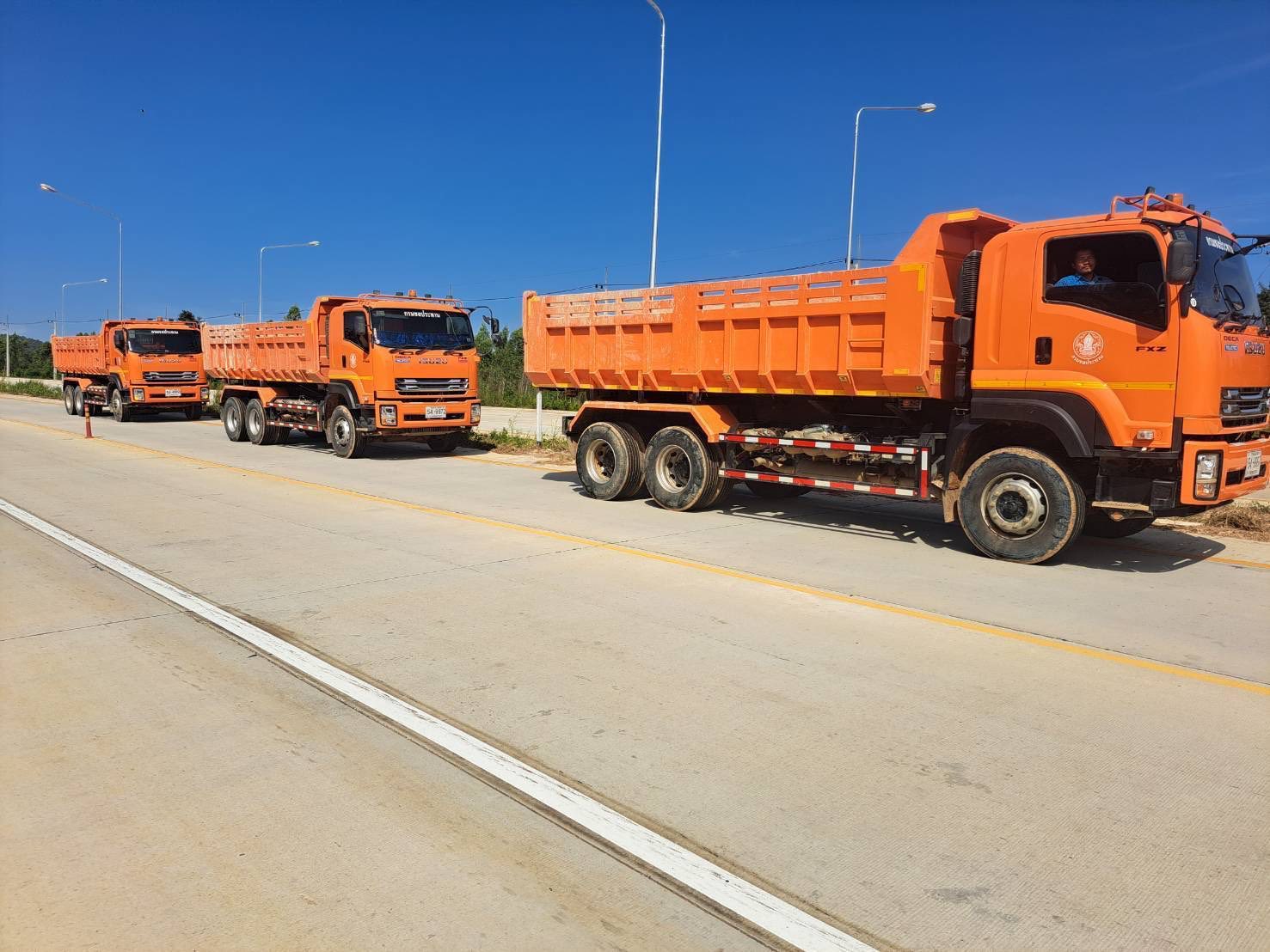 กรมชลฯ ระดมเครื่องจักรกล เครื่องมือ สนับสนุนภารกิจระบายน้ำฟื้นฟูพื้นที่น้ำท่วมภาคใต้