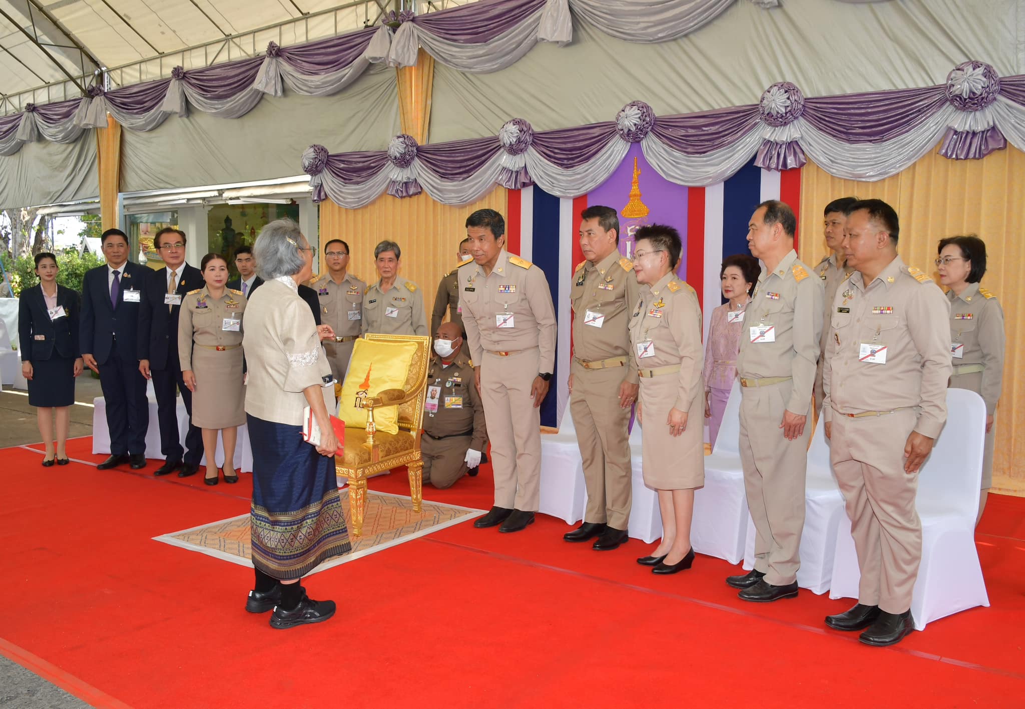 สมเด็จพระกนิษฐาธิราชเจ้า กรมสมเด็จพระเทพรัตนราชสุดา ฯ สยามบรมราชกุมารี เสด็จพระราชดำเนินไปทรงเปิดและทอดพระเนตรโครงการภาพจิตรกรรมฝาผนัง พระระเบียง ณ วัดพระราม 9 กาญจนาภิเษก 