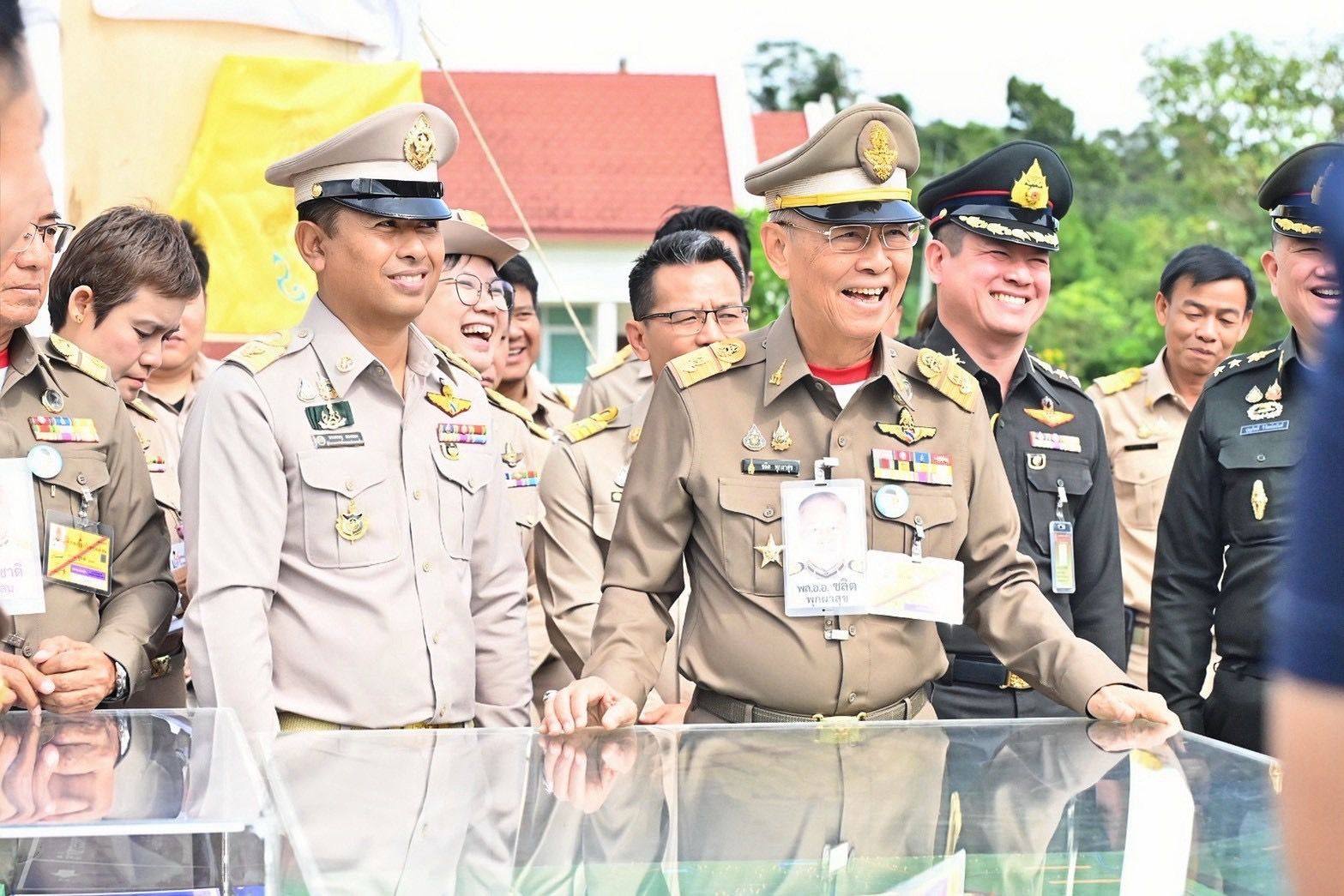 องคมนตรีติดตามและขับเคลื่อนโครงการอันเนื่องมาจากพระราชดำริ พื้นที่จังหวัดประจวบคีรีขันธ์